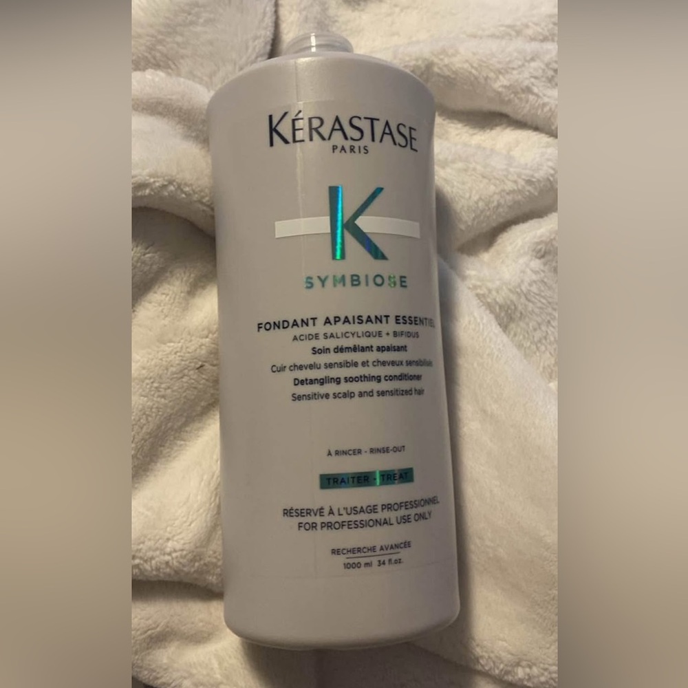 Kerastase Symbiose Soothing Conditioner - White and Blue